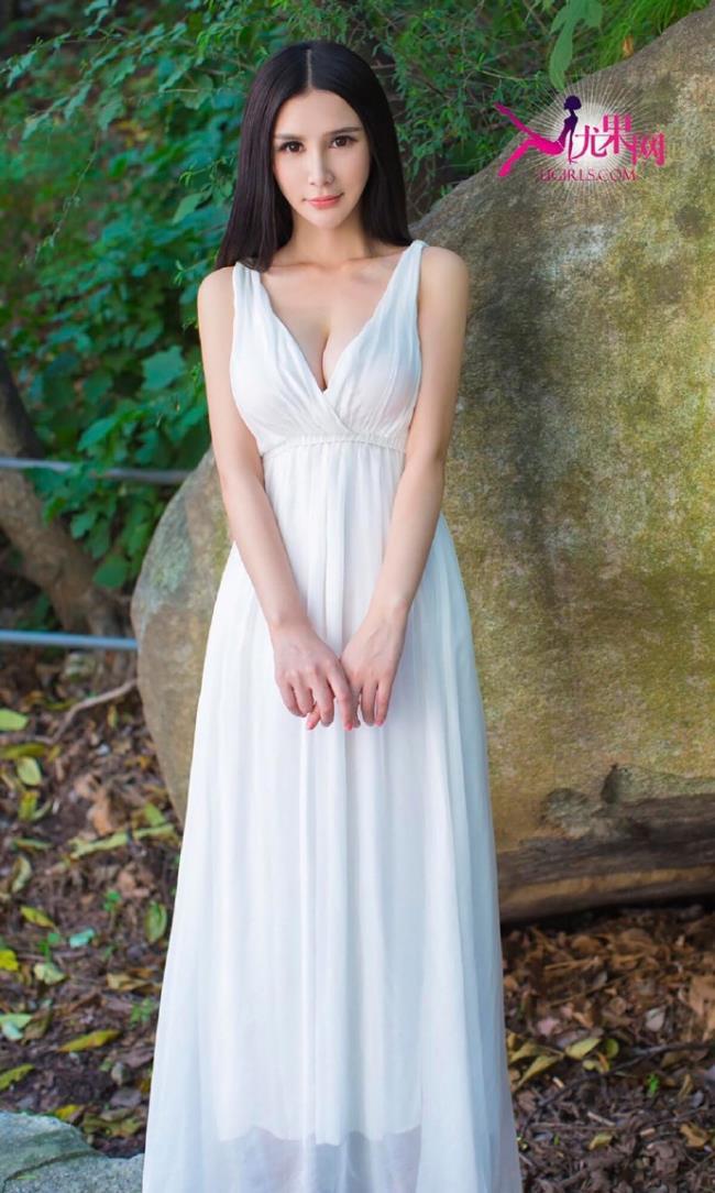 黑长直中分美女顾欣怡爆乳写真照(5)(点击浏览下一张趣图)