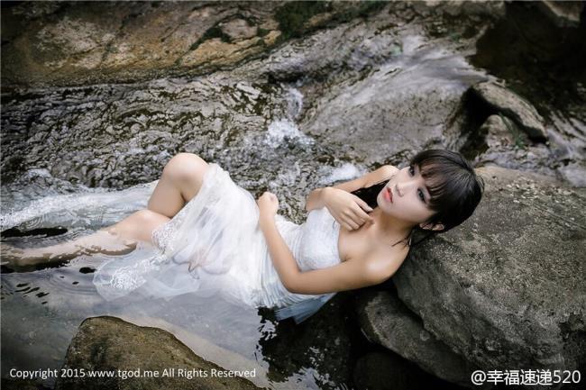 性感美女户外湿身诱惑写真图片(4)(点击浏览下一张趣图)