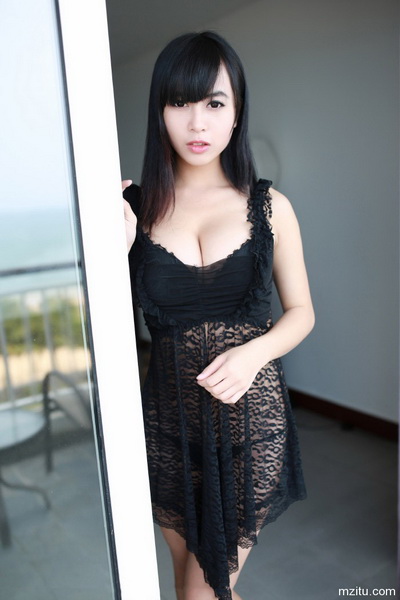 河南闹动房脱伴娘衣服全过程图片欣赏 闹伴娘闹的太火了视频(点击浏览下一张趣图)