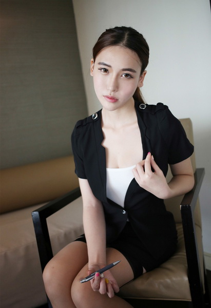 金发美女火大战黑鸟 黑人长枪大战金发女人图片(2)(点击浏览下一张趣图)