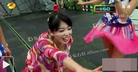 湖南卫视踢毽子走光图 朱瑾走光图(2)(点击浏览下一张趣图)