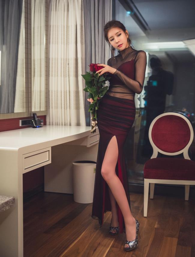 气质美女透视装大秀美腿性感写真(6)(点击浏览下一张趣图)