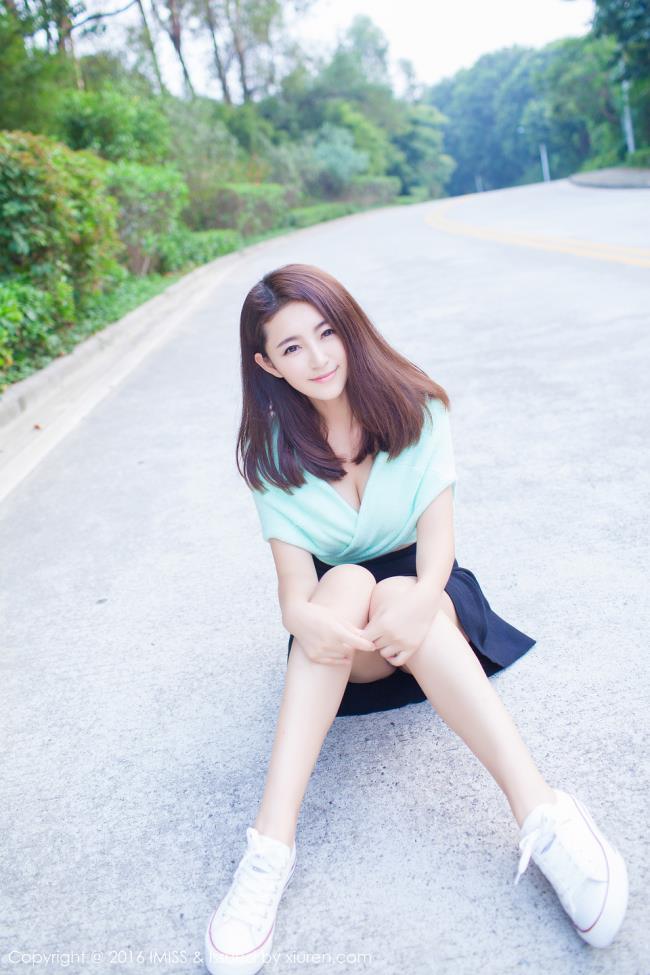 夏茉GIGI性感比基尼美腿酥胸户外写真图片(10)(点击浏览下一张趣图)