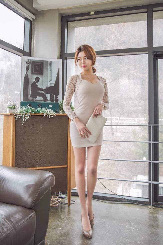 身材极好的极品丰满美女气质迷人写真(4)(点击浏览下一张趣图)