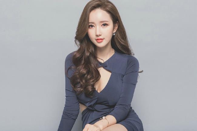 大胸韩国美女高挑女神身材性感图片(3)(点击浏览下一张趣图)