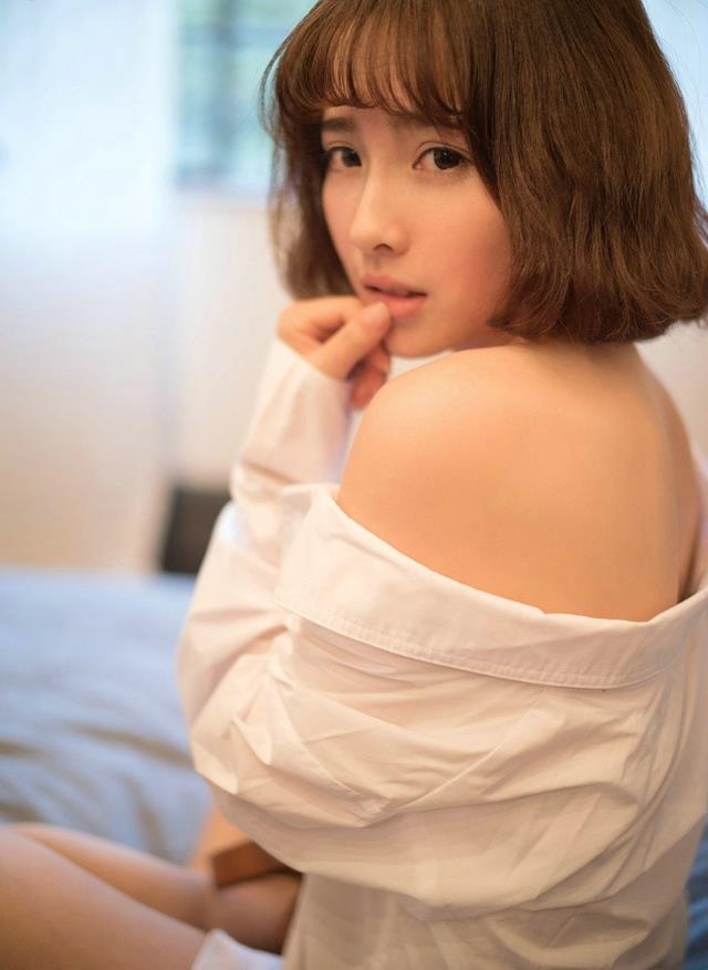 清纯短发性感女孩文艺写真图片(2)(点击浏览下一张趣图)