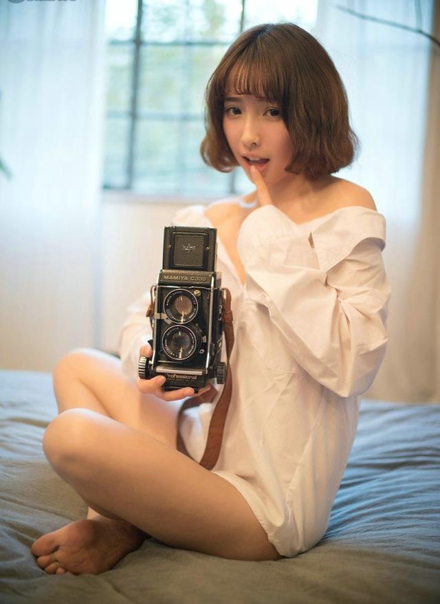 清纯短发性感女孩文艺写真图片(7)(点击浏览下一张趣图)