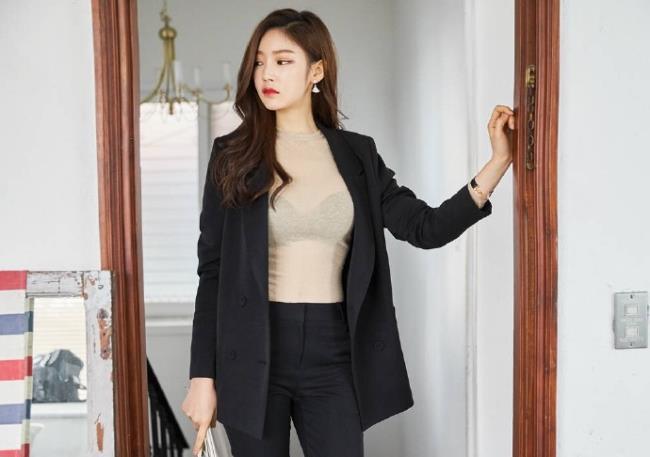 黑色西装透视装性感美女OL制服写真(6)(点击浏览下一张趣图)