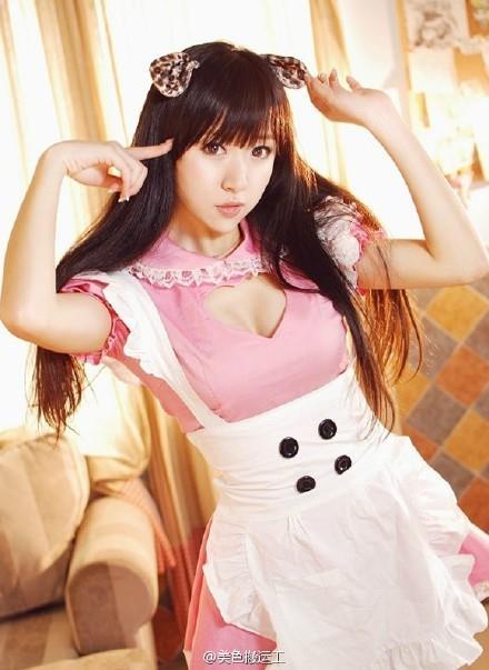 俏皮可爱的粉嫩美女制服诱惑高清图片(3)(点击浏览下一张趣图)
