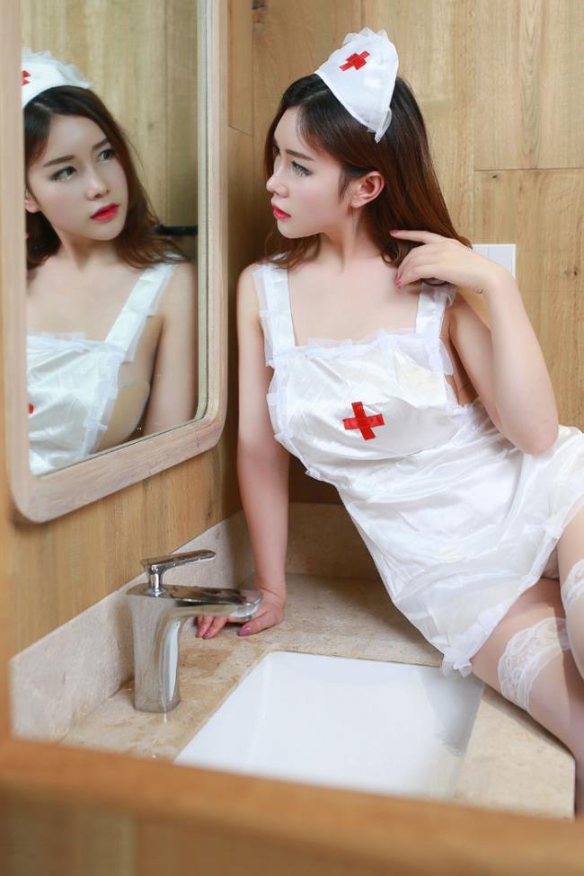 于姬Una性感美女迷人护士装诱惑写真图片(6)(点击浏览下一张趣图)