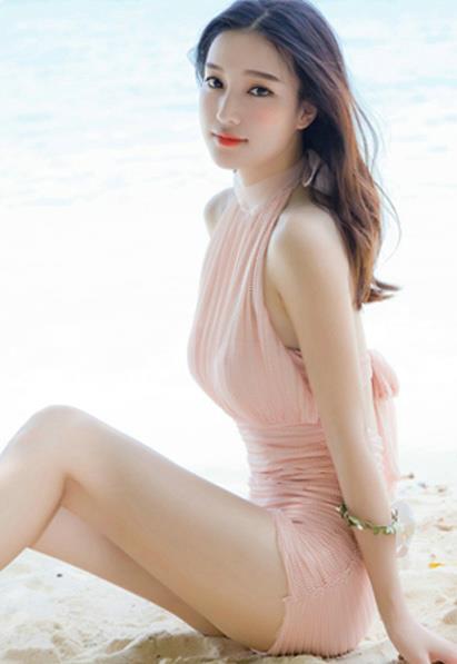 长腿美女酥胸美腿海边性感写真(5)(点击浏览下一张趣图)