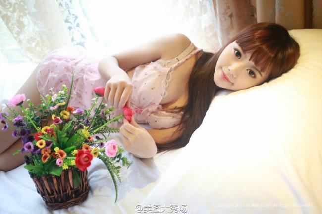 楚楚可人美女私房睡衣大秀酥胸美腿写真(5)(点击浏览下一张趣图)