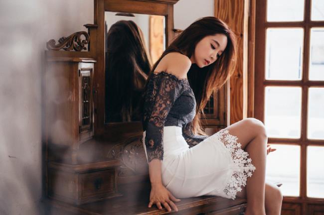蕾丝美女高跟鞋美腿诱惑写真图片(9)(点击浏览下一张趣图)