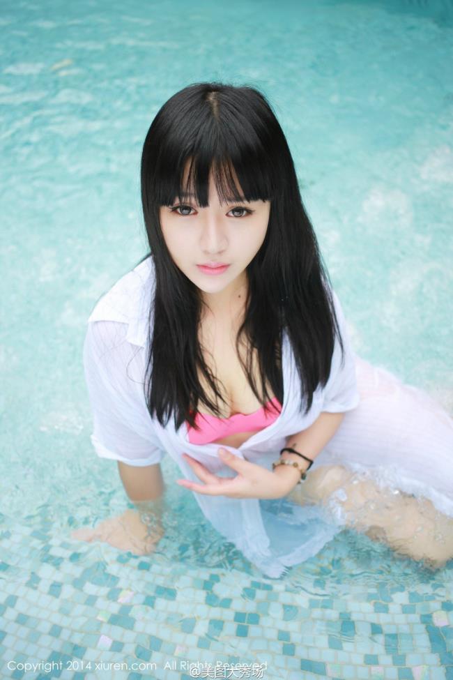 长腿巨乳美女泳池比基尼魅惑性感写真(8)(点击浏览下一张趣图)