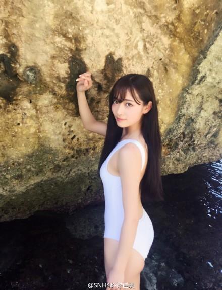 泡在溪水里的黑长直性感美女诱惑写真(2)(点击浏览下一张趣图)