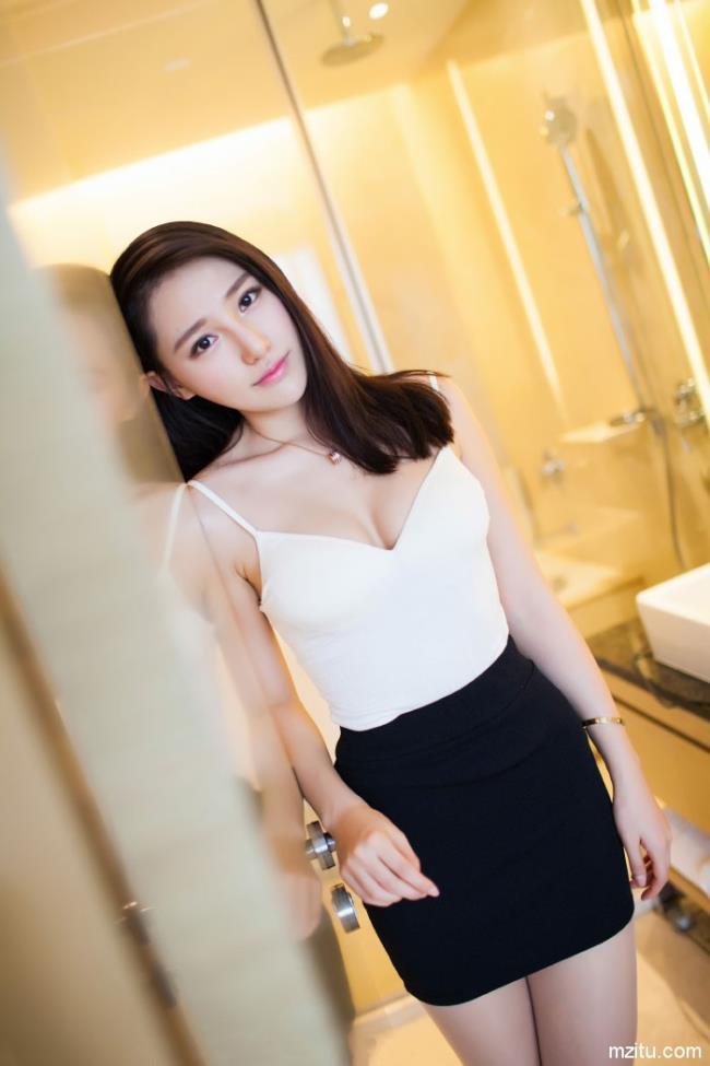 大长腿刘奕宁Lynn办公制服诱惑性感图片(点击浏览下一张趣图)