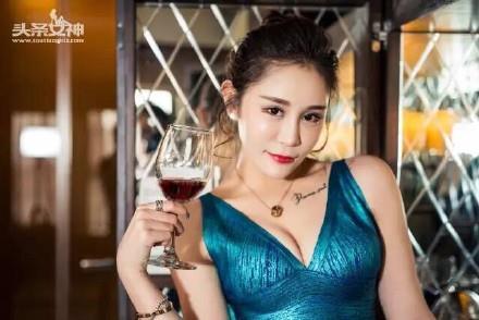 性感女神S曲线丰乳翘臀极致写真图片(7)(点击浏览下一张趣图)