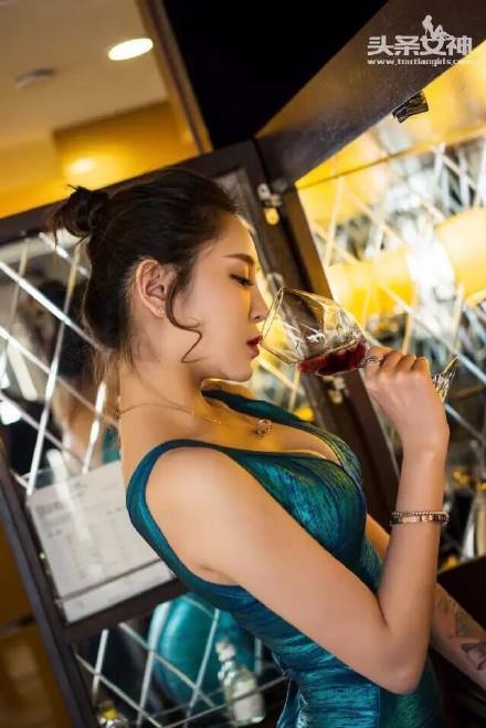 性感女神S曲线丰乳翘臀极致写真图片(8)(点击浏览下一张趣图)
