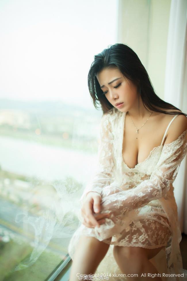 慵懒少妇白纱美腿大尺度性感写真(5)(点击浏览下一张趣图)
