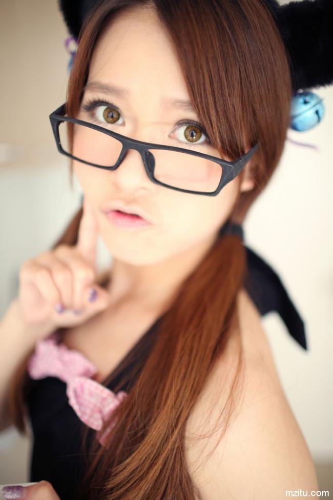 清纯美女Carol酱性感裸背女仆制服诱惑图集(9)(点击浏览下一张趣图)