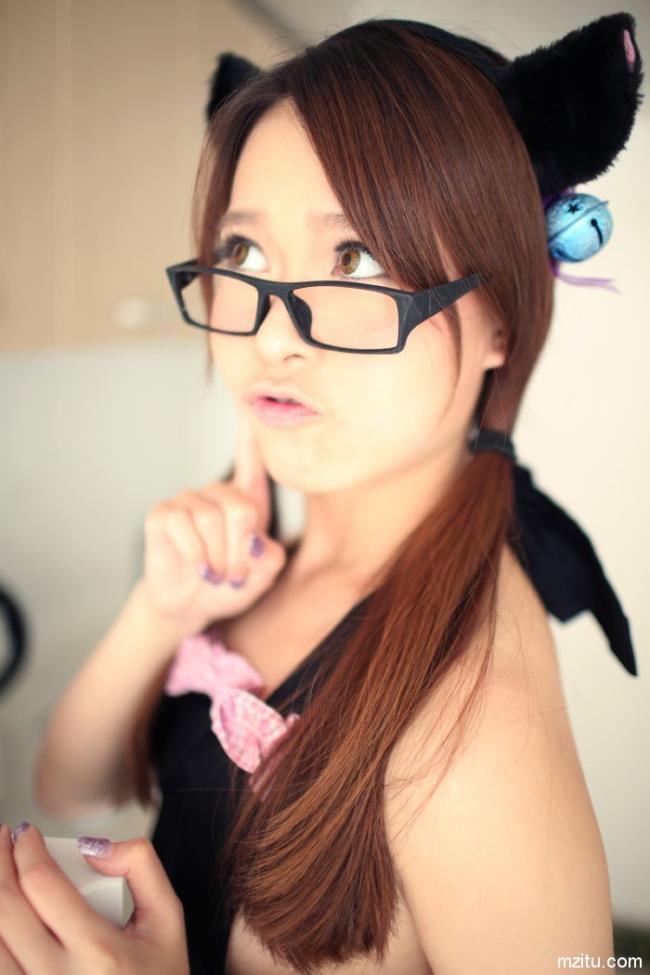 清纯美女Carol酱性感裸背女仆制服诱惑图集(10)(点击浏览下一张趣图)