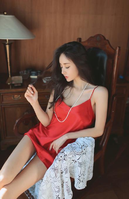 红色吊带裙性感少妇美女大尺度私房照(2)(点击浏览下一张趣图)