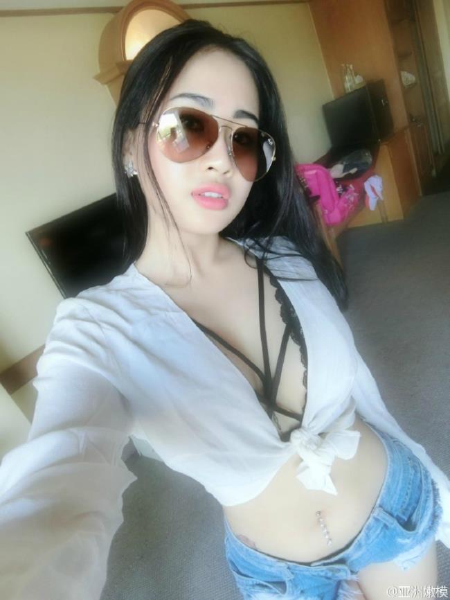 天生自拍狂性感美女诱惑图片合集(8)(点击浏览下一张趣图)