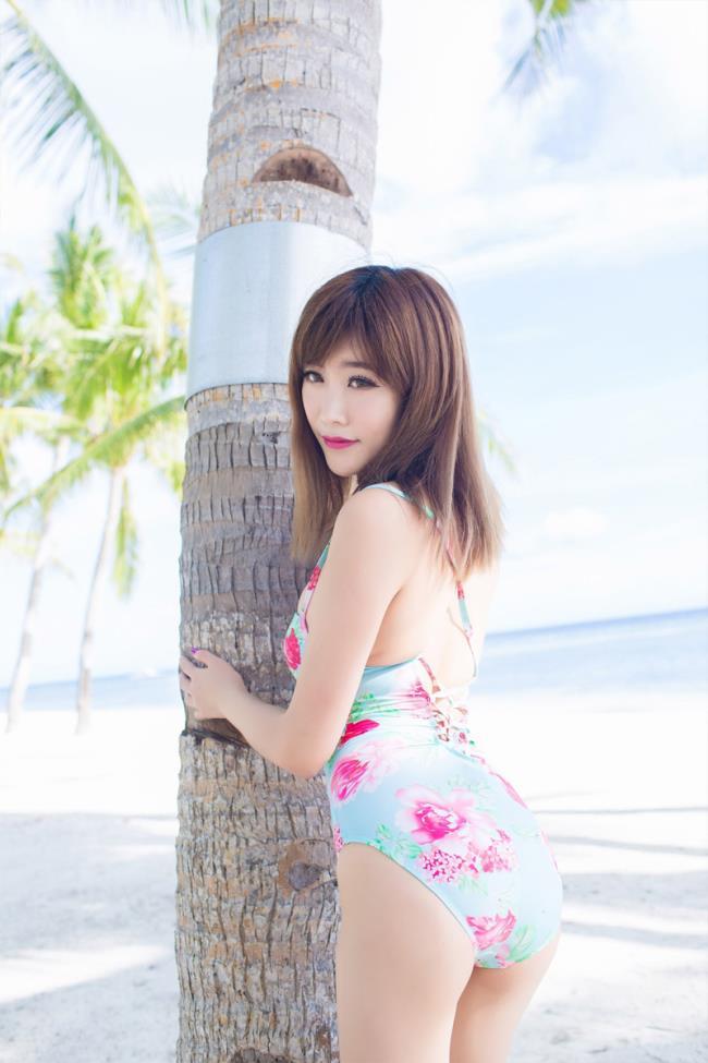 大胸女神葛娜程小烦海滩性感比基尼写真(点击浏览下一张趣图)