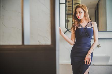 浴缸里的性感红唇美女湿身诱惑写真(3)(点击浏览下一张趣图)