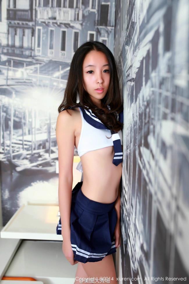 性感美女学生制服长腿蛮腰诱惑写真(8)(点击浏览下一张趣图)