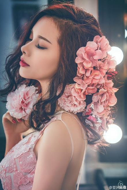 花样年华极品美女唯美气质花仙子写真(点击浏览下一张趣图)