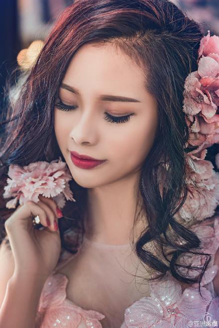 花样年华极品美女唯美气质花仙子写真(8)(点击浏览下一张趣图)