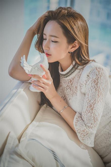 蕾丝气质美女OL风大胆高清私房照片(2)(点击浏览下一张趣图)