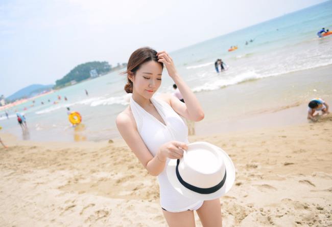 性感美女深V连体衣酥胸长腿性感写真(2)(点击浏览下一张趣图)