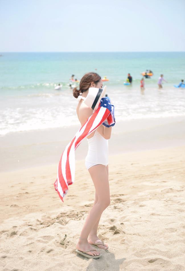 性感美女深V连体衣酥胸长腿性感写真(3)(点击浏览下一张趣图)