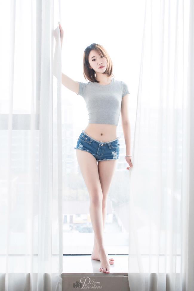长腿短发美女私房美腿性感诱惑写真(7)(点击浏览下一张趣图)