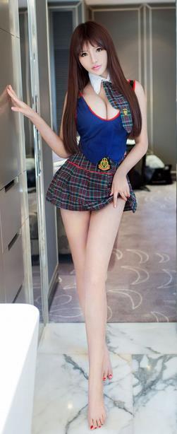 王依萌童颜巨乳制服诱惑大胆私房照(9)(点击浏览下一张趣图)