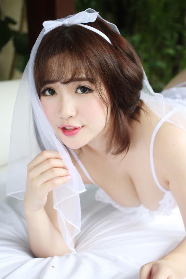 徐cake白色内衣头纱美胸私房照(3)(点击浏览下一张趣图)