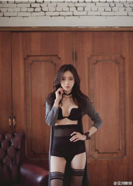 黑色内衣美女黑丝诱惑大尺度写真集(9)(点击浏览下一张趣图)