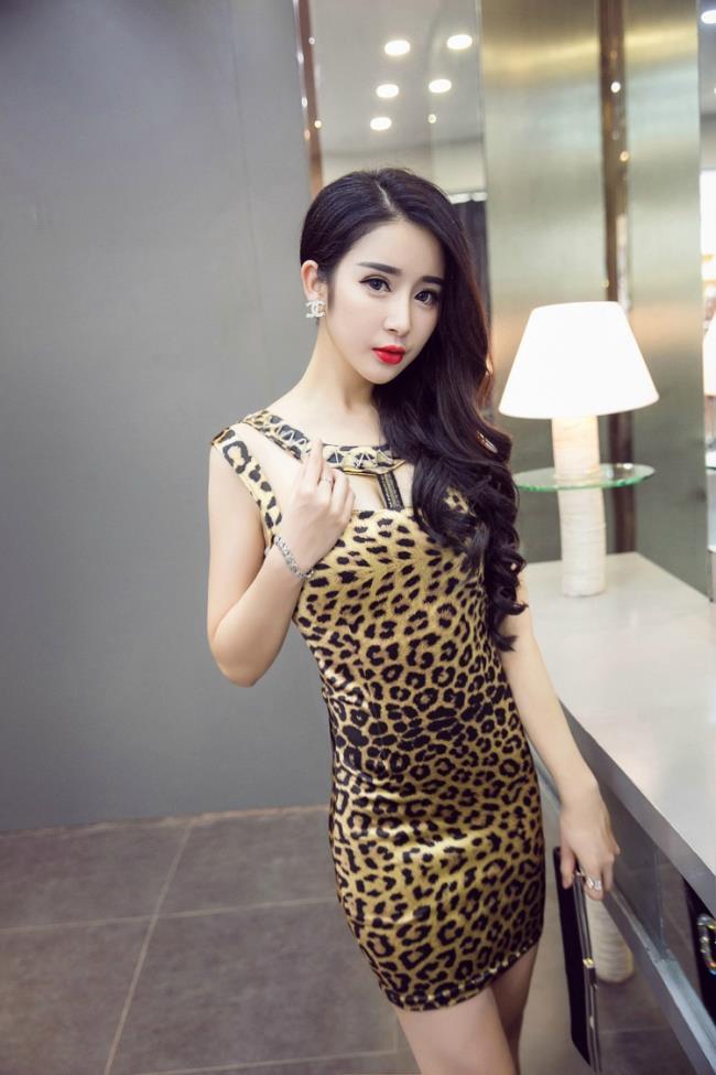 美女模特豹纹美腿性感私房写真图片(7)(点击浏览下一张趣图)