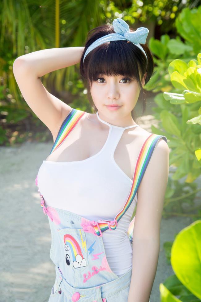 大胸可爱美女Barbie可儿海边沙滩写真(3)(点击浏览下一张趣图)