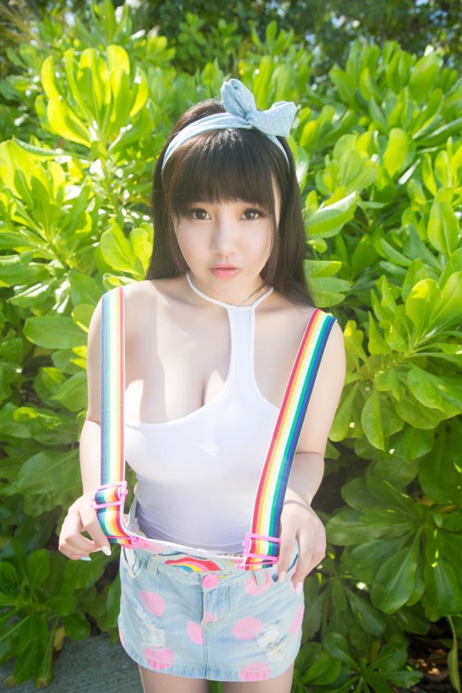 大胸可爱美女Barbie可儿海边沙滩写真(6)(点击浏览下一张趣图)
