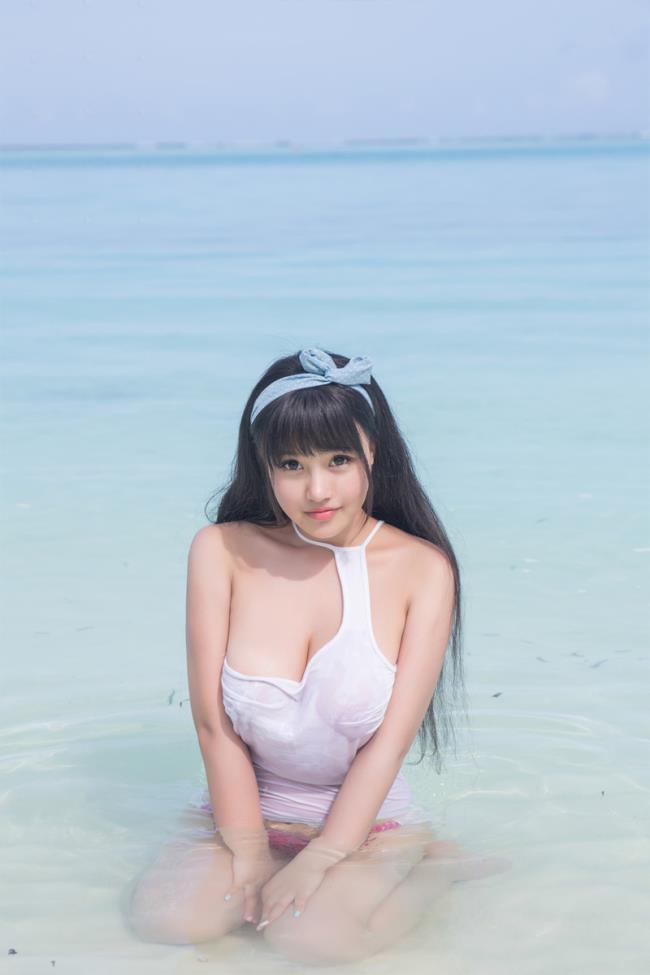 大胸可爱美女Barbie可儿海边沙滩写真(8)(点击浏览下一张趣图)