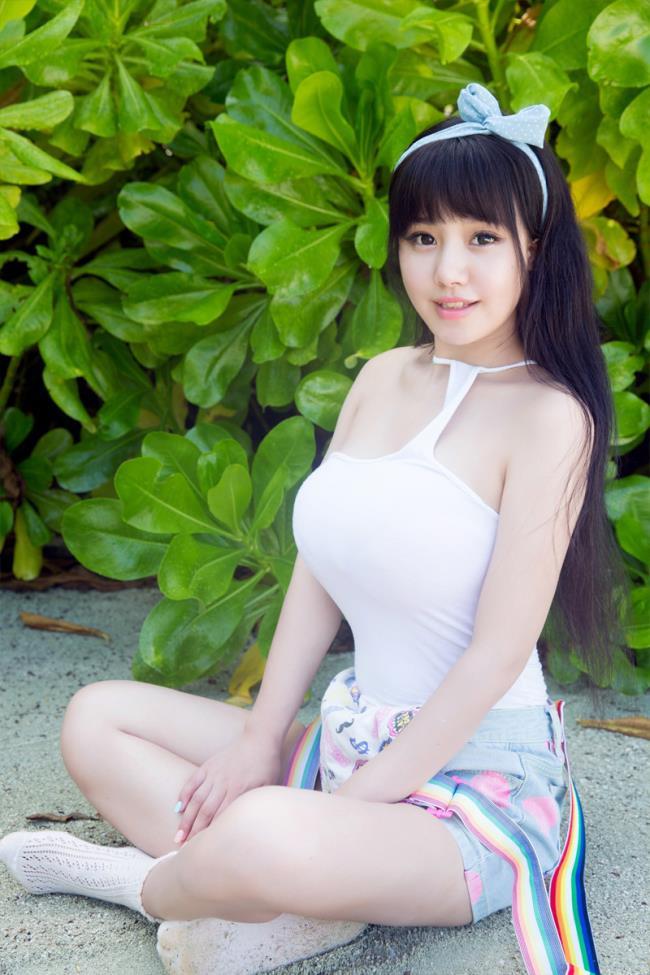 大胸可爱美女Barbie可儿海边沙滩写真(9)(点击浏览下一张趣图)