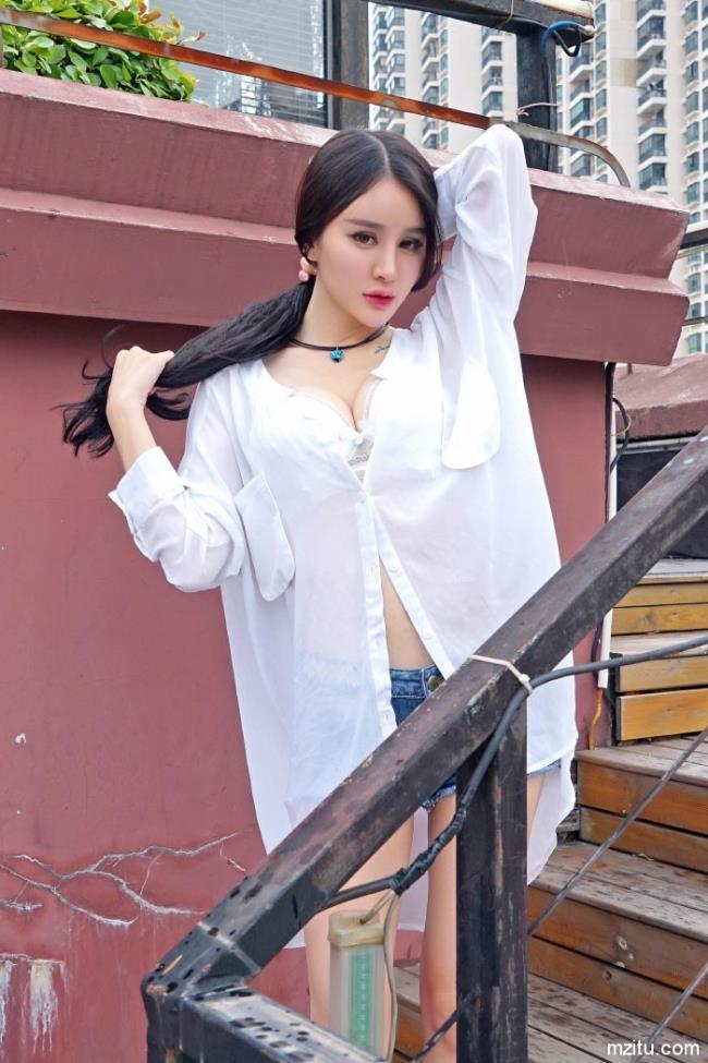 气质美女Cheryl青树白色内衣和豹纹比基尼诱惑宅男(2)(点击浏览下一张趣图)