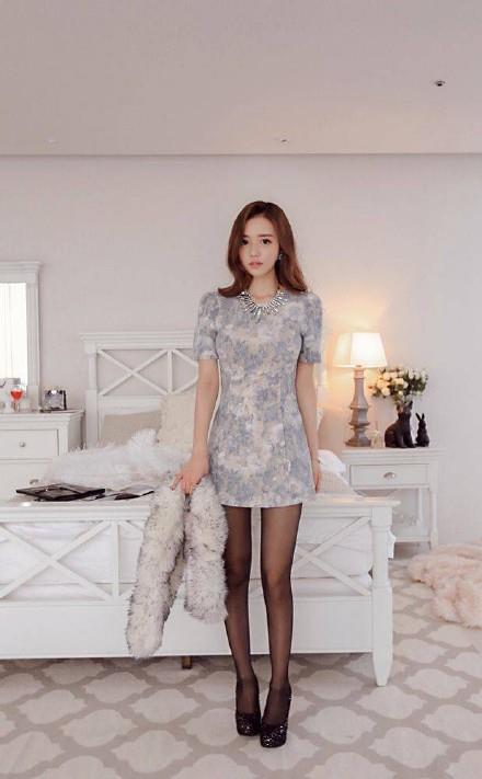 气质恬静的黑丝OL美女性感私房照(4)(点击浏览下一张趣图)