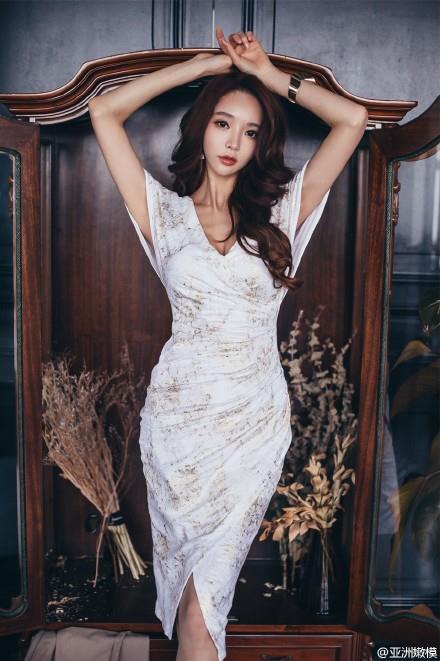 性感迷人的丰乳翘臀极品美女复古写真(点击浏览下一张趣图)
