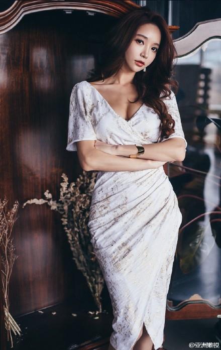 性感迷人的丰乳翘臀极品美女复古写真(6)(点击浏览下一张趣图)