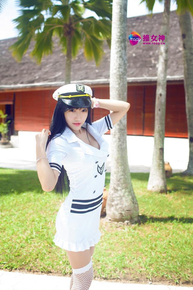 推女神杨上萱警花制服诱惑英姿煞爽不失妩媚写真图片(4)(点击浏览下一张趣图)