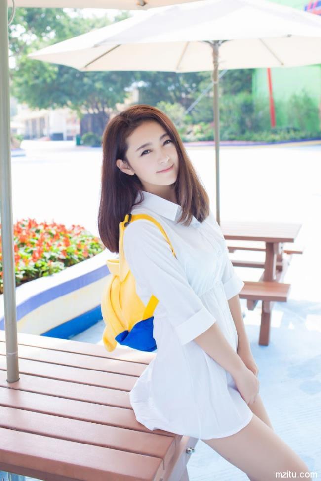 清纯美女夏茉白衬衫豪乳外露诱惑街拍图片(点击浏览下一张趣图)